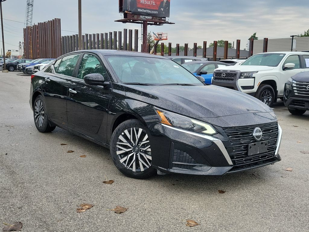 Super Black Clearcoat 2025 Nissan Altima Sedan Front-Wheel Drive Continuously Variable Transmission