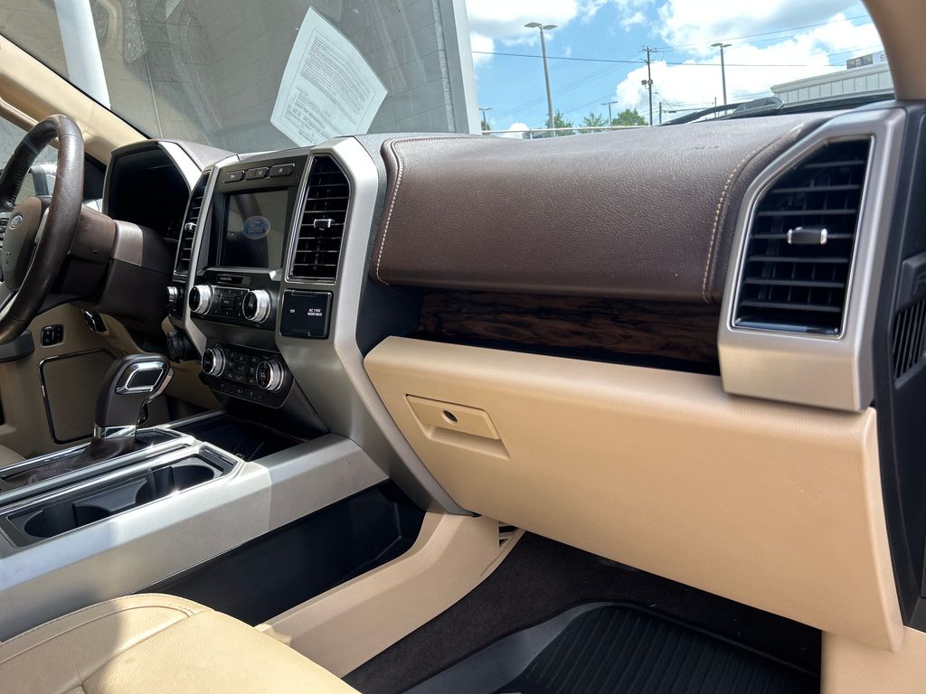 Used 2019  Ford Lariat image 13