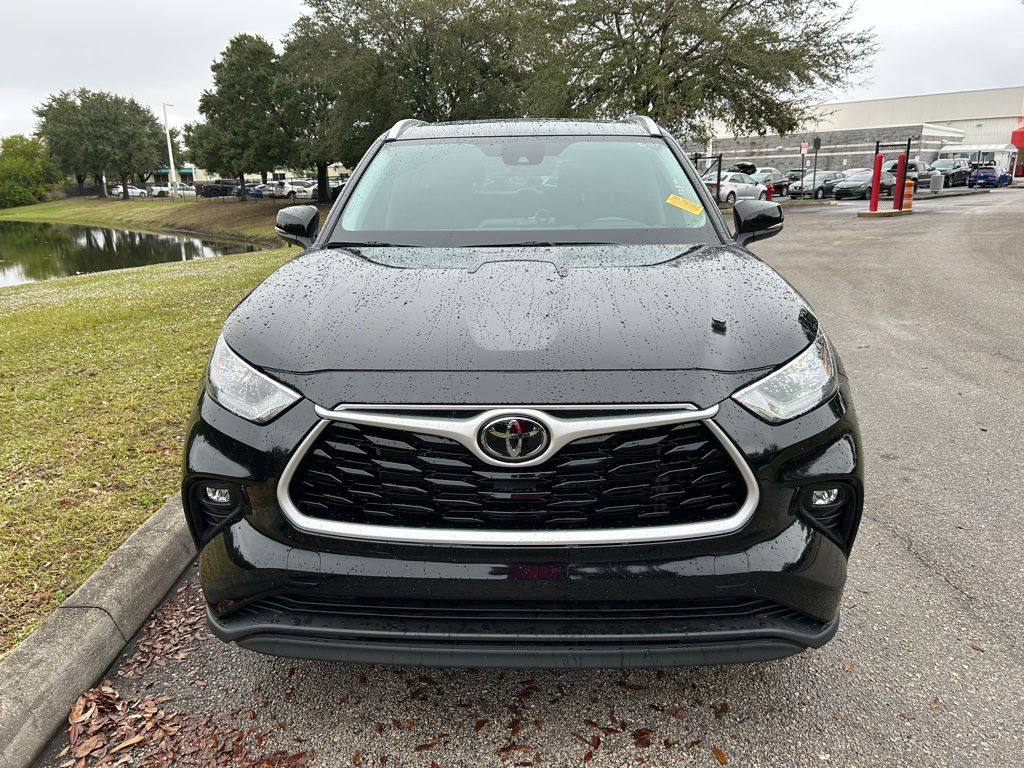 Thumbnail: 2024 Toyota Highlander - 8