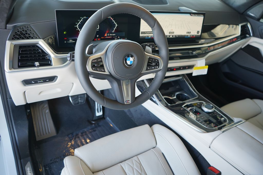 Thumbnail: 2026 BMW X7 - 13