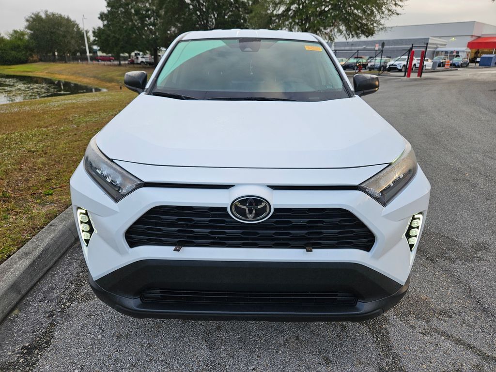 2022 Toyota RAV4 LE 8