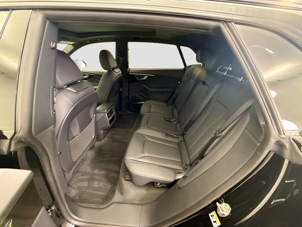 Thumbnail: 2026 Audi Q8 - 20