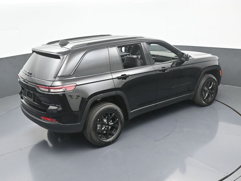 New 2025 Diamond Black Crystal Pearlcoat Jeep Altitude image 44