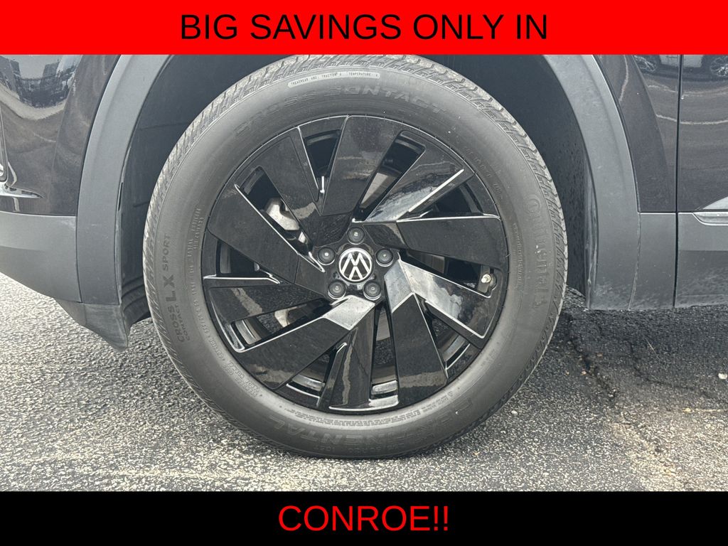 2024 Volkswagen Atlas Cross Sport 2.0T SE w/Technology Black at DeMontrond Gulf Freeway