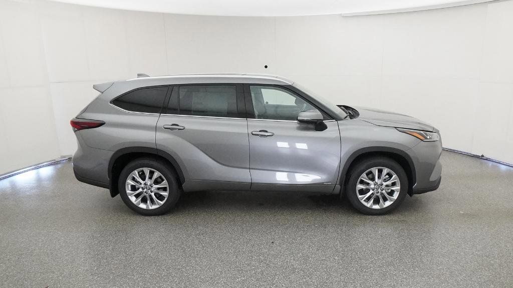 Thumbnail: 2025 Toyota Highlander - 27