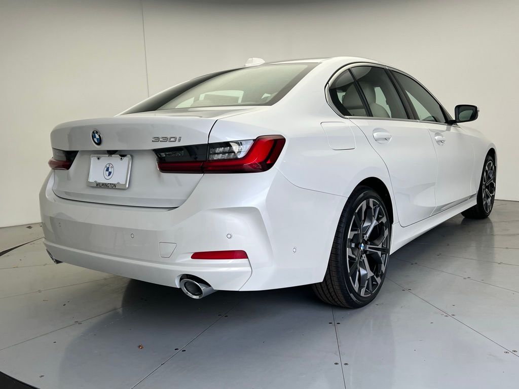 Thumbnail: 2026 BMW 3 Series - 3