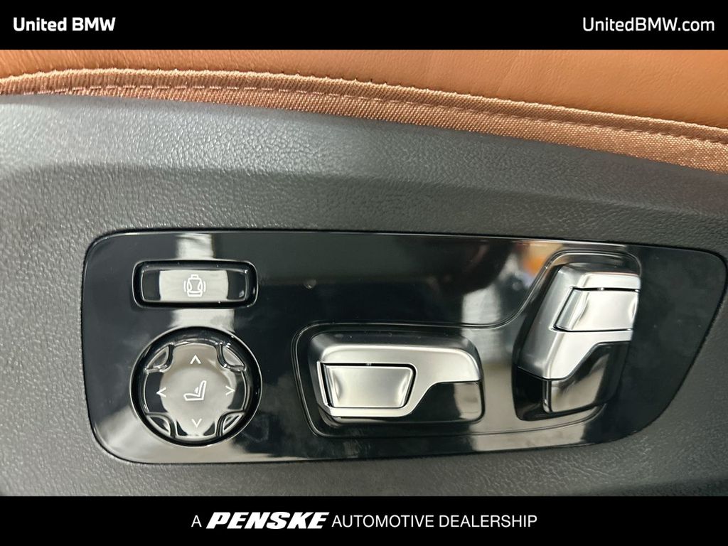 Thumbnail: 2026 BMW X7 - 12