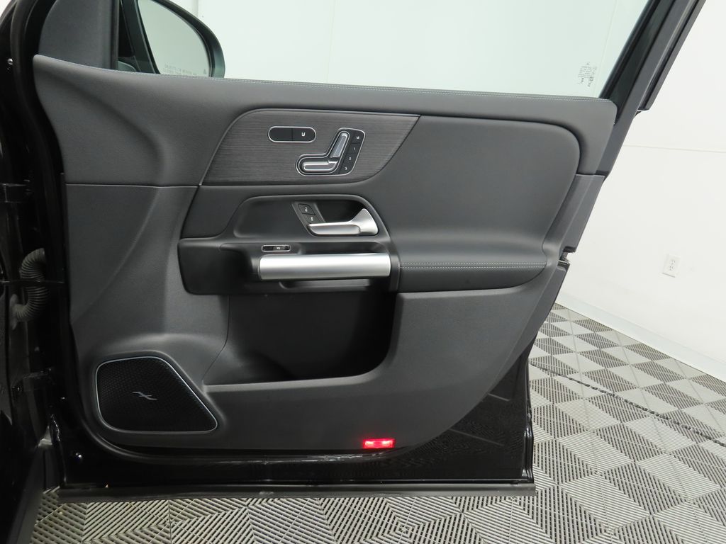 Thumbnail: 2025 Mercedes-Benz GLA - 24