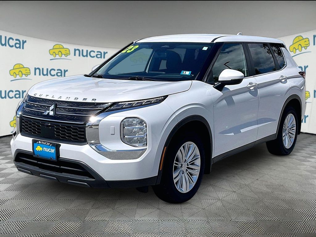 2023 Mitsubishi Outlander — photo 3