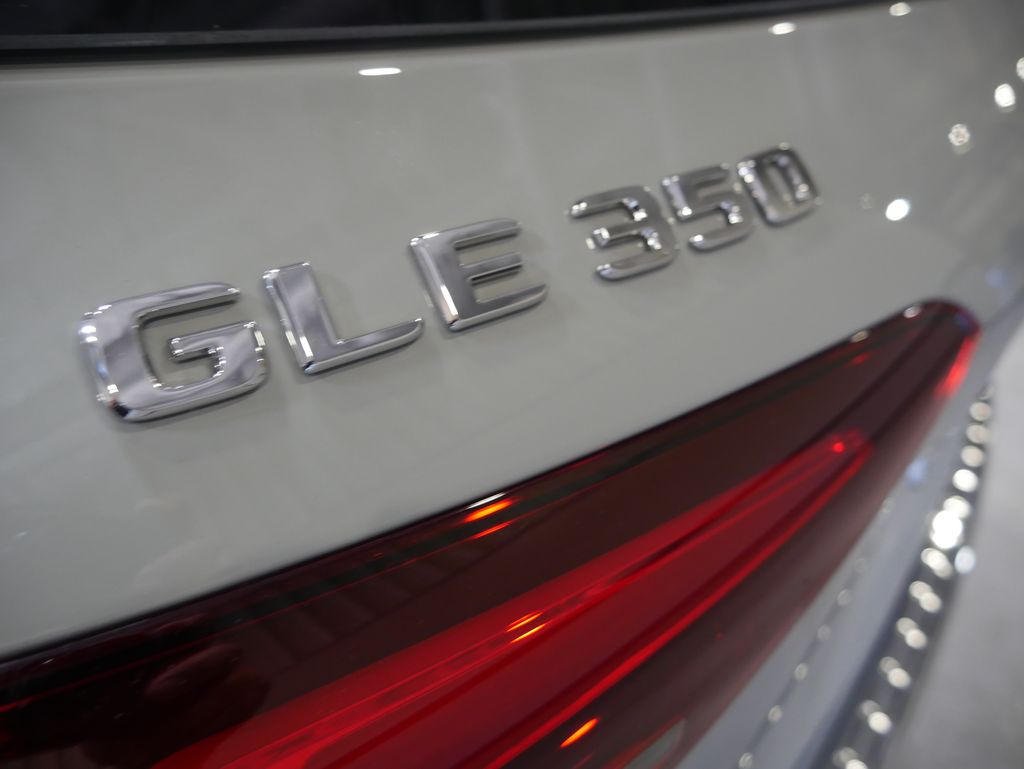 Thumbnail: 2026 Mercedes-Benz GLE - 9