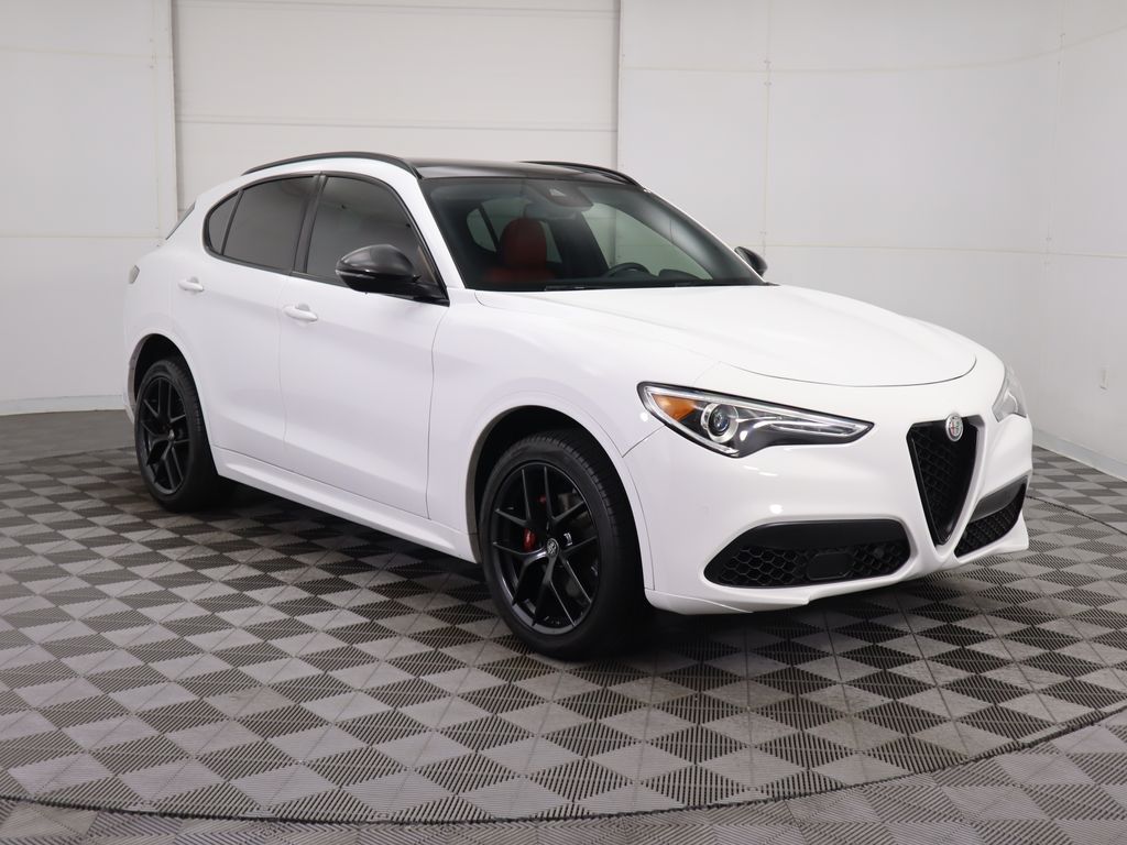 Thumbnail: 2021 Alfa Romeo Stelvio - 3