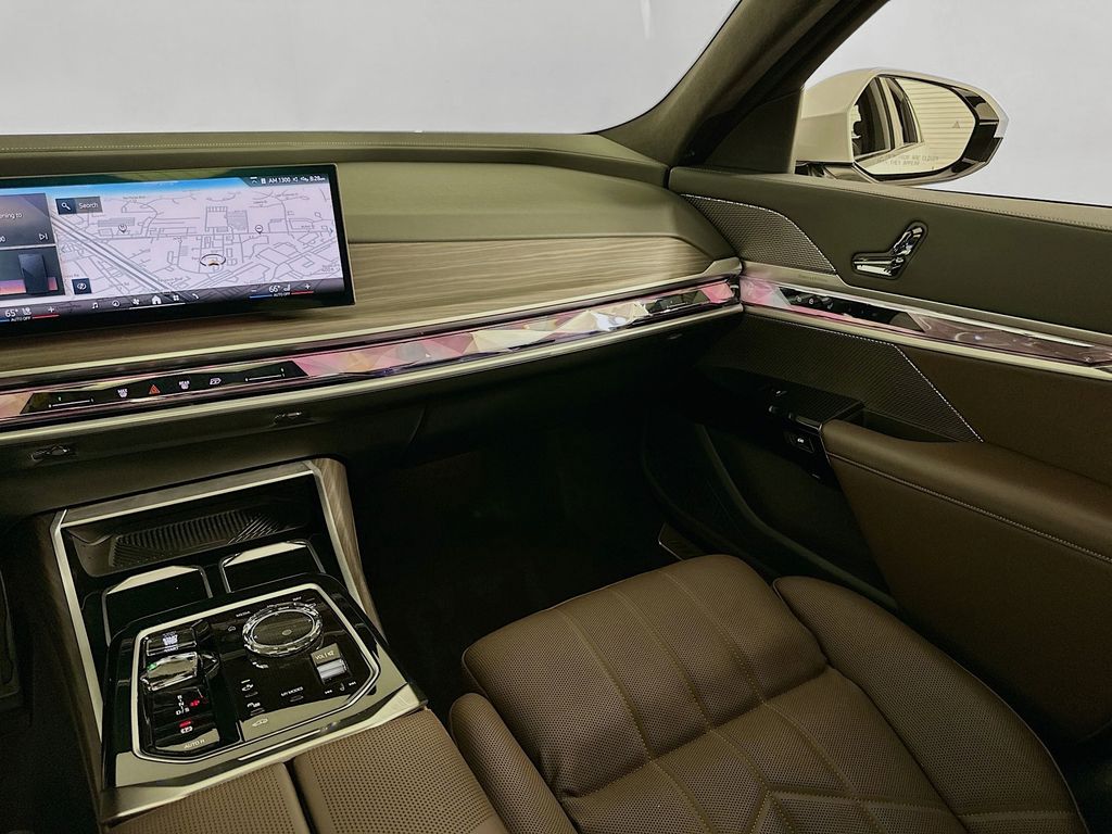 2023 BMW 7 Series 740i 23