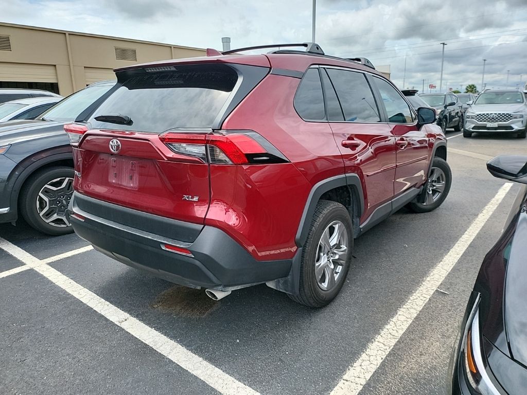 2023 Toyota RAV4 XLE 3