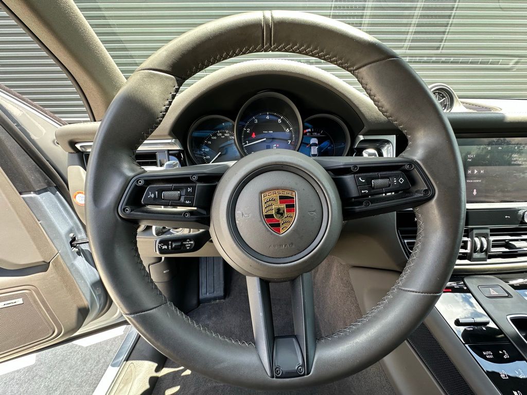 2022 Porsche Macan  17