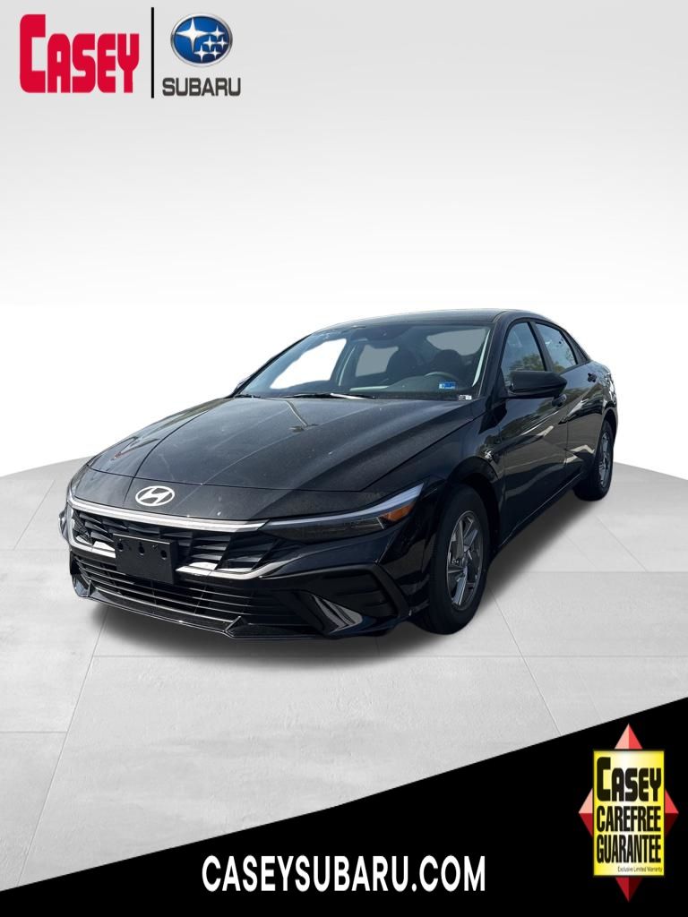 Black 2026 Hyundai Elantra SE FWD Sedan Front-Wheel Drive Continuously Variable Transmission