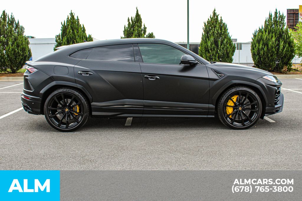 Used 2020 Blue Lamborghini Base image 9