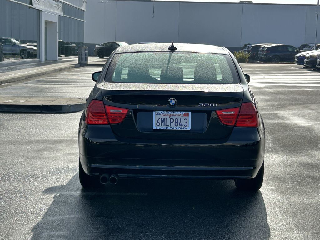 Thumbnail: 2011 BMW 3 Series - 4