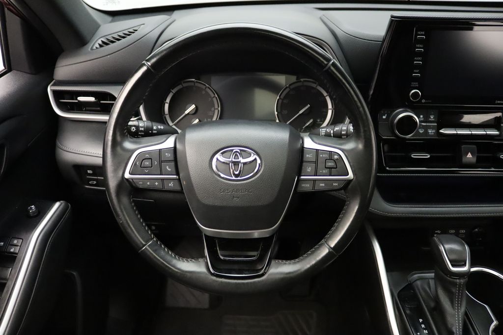 Thumbnail: 2022 Toyota Highlander - 23