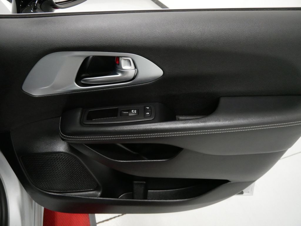 Used 2026 Chrysler Pacifica Van