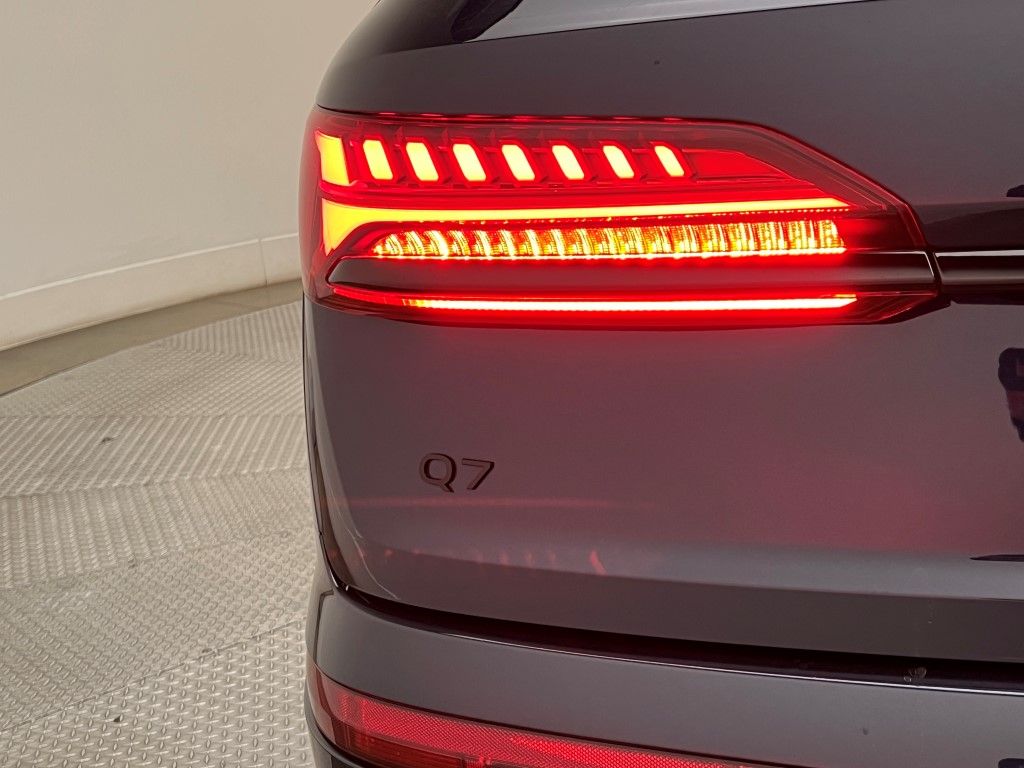 Thumbnail: 2025 Audi Q7 - 8