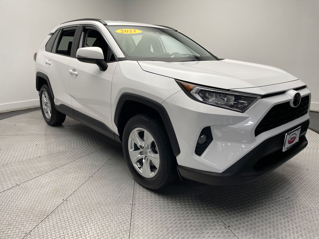 2021 Toyota RAV4 XLE 3