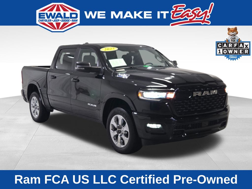 Diamond Black Crystal Pearlcoat 2025 RAM 1500 Pickup Truck Four-Wheel Drive 8-Speed Automatic