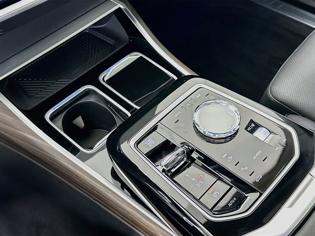 Thumbnail: 2025 BMW 7 Series - 17