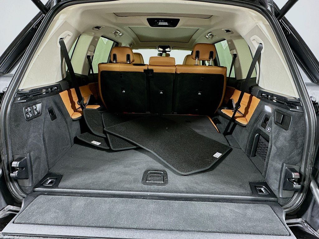 Thumbnail: 2021 BMW X7 - 27