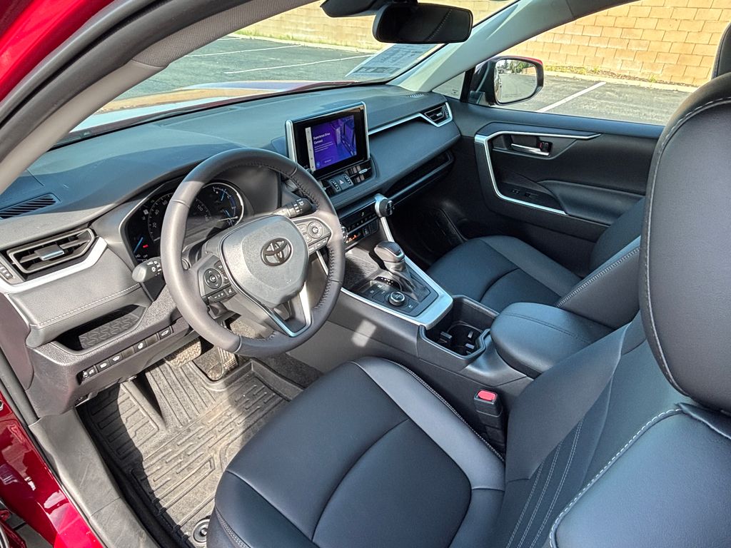 Thumbnail: 2025 Toyota RAV4 - 9