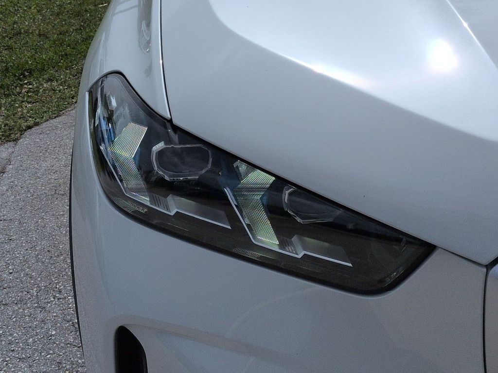 New 2026 White BMW xDrive40i image 10