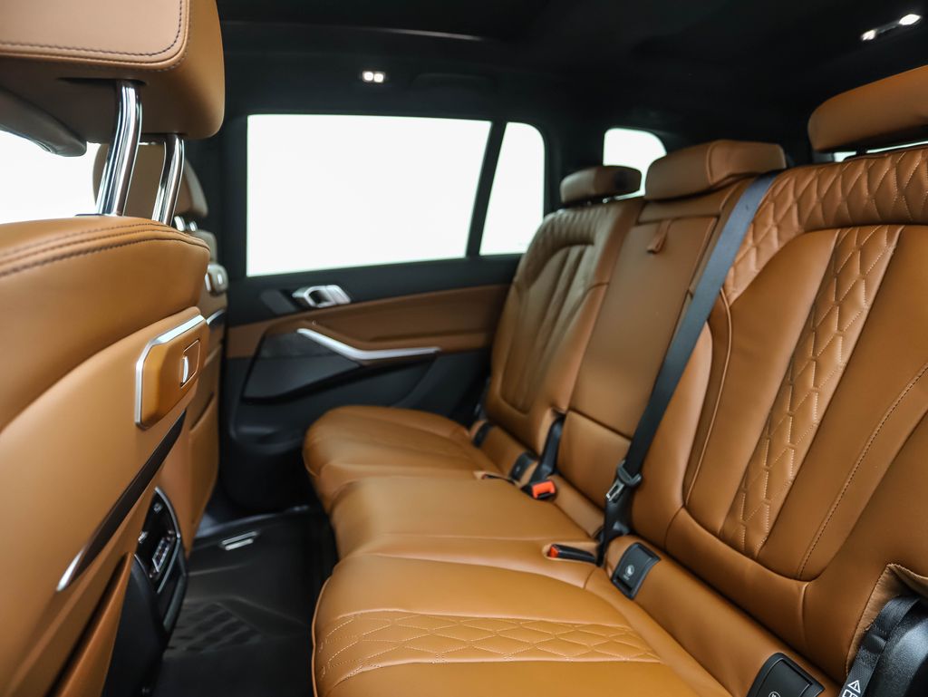 Thumbnail: 2026 BMW X7 - 23