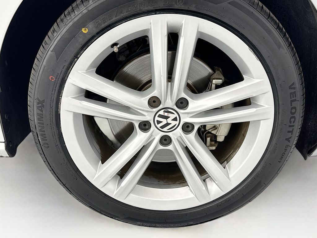 Thumbnail: 2015 Volkswagen Passat - 31