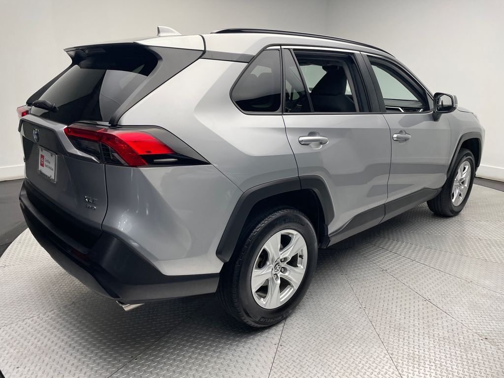 2021 Toyota RAV4 XLE 5