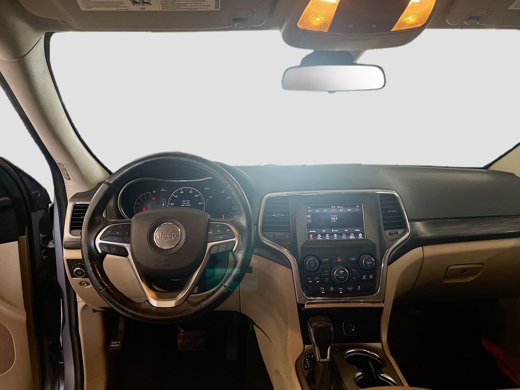 Used 2019 Silver Jeep Laredo image 22