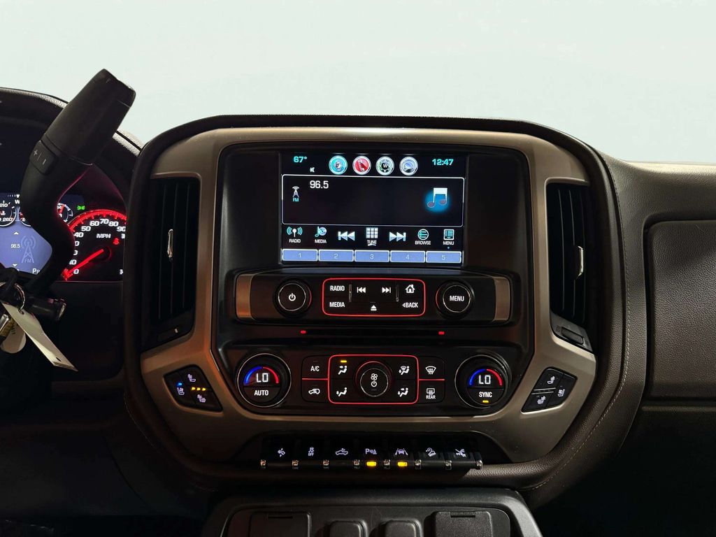 Used 2016 White Frost Tricoat GMC Denali image 13