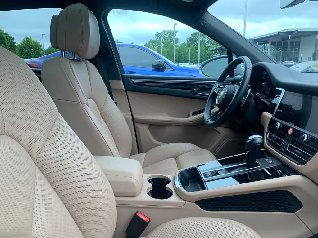 2024 Porsche Macan Base 8