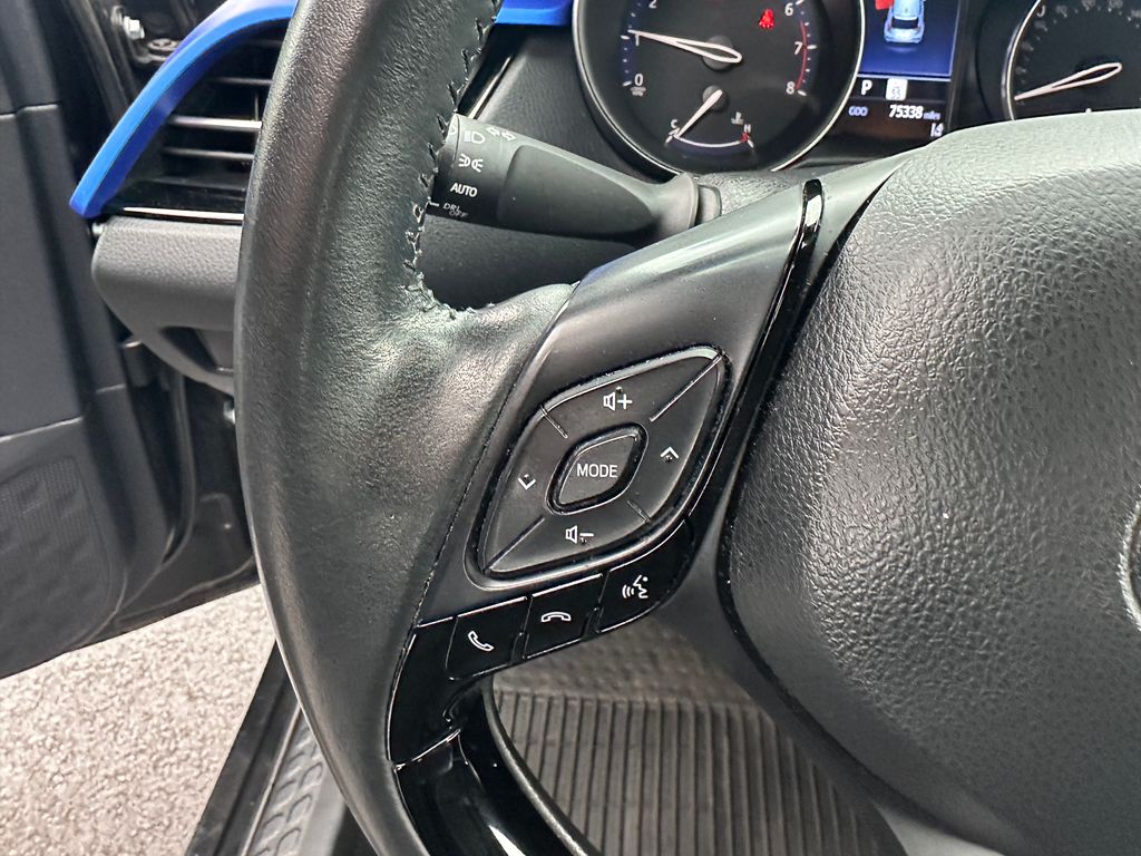 2022 Toyota C-HR XLE