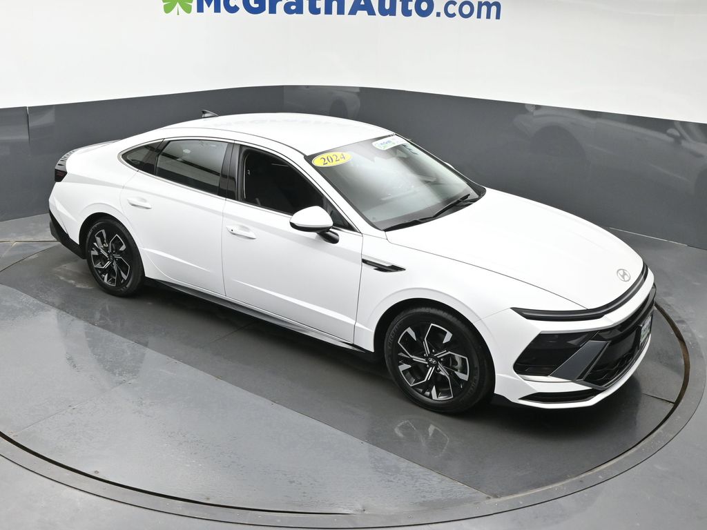 Certified Used 2024 White Hyundai SEL image 3