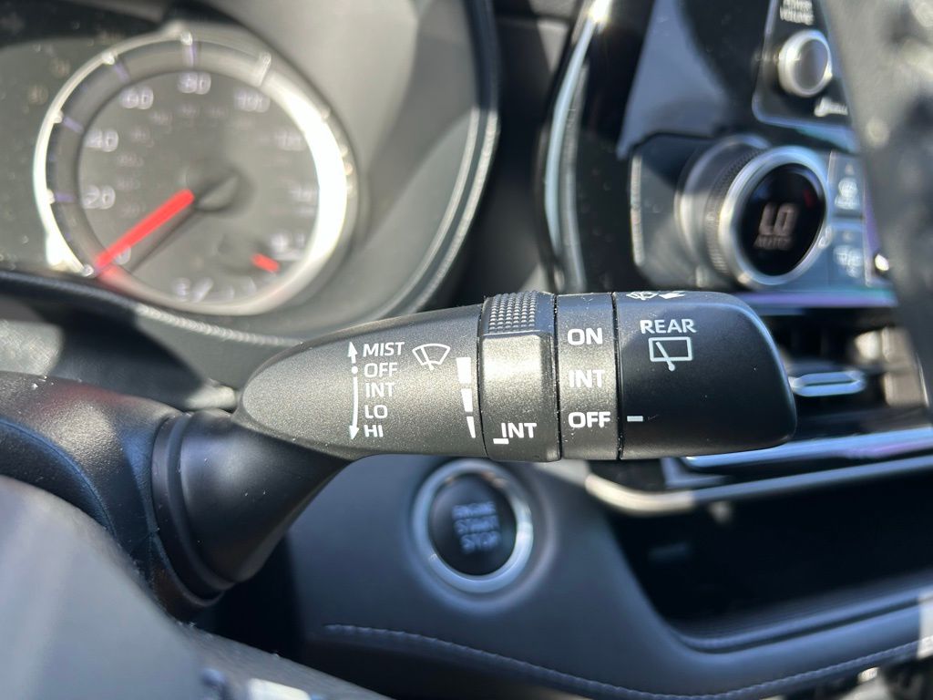2021 Toyota Highlander LE 28