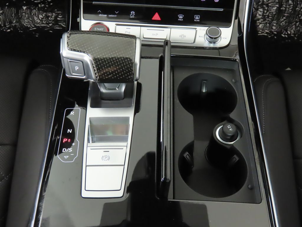 Thumbnail: 2025 Audi S8 - 20