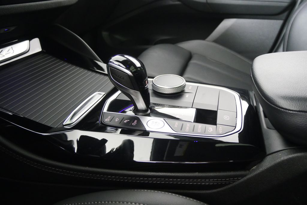 Thumbnail: 2024 BMW X4 - 25