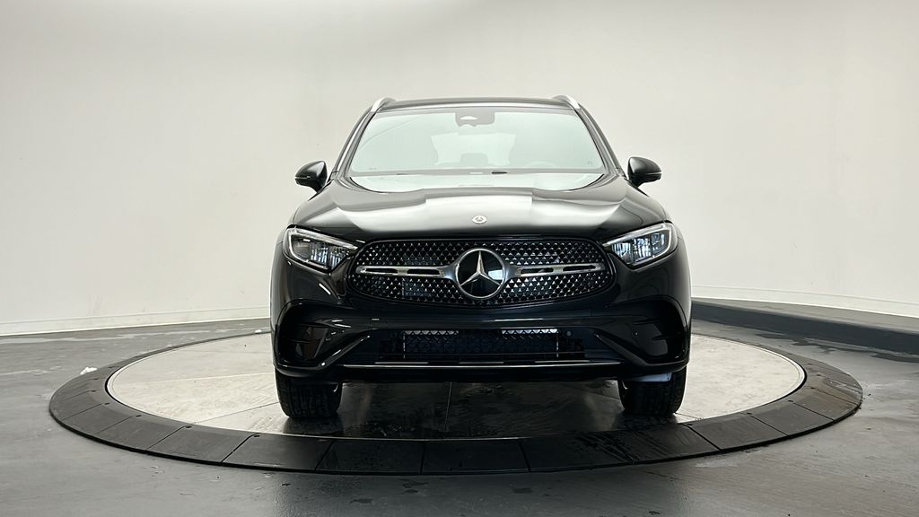 2025 Mercedes-Benz GLC 300 2