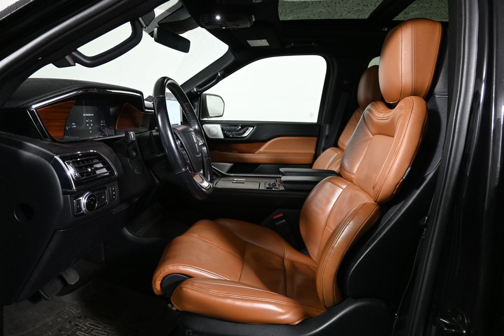Thumbnail: 2021 Lincoln Navigator - 3
