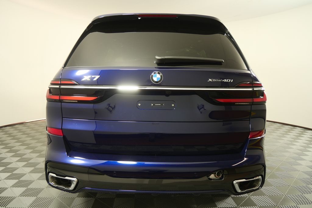 Thumbnail: 2026 BMW X7 - 4