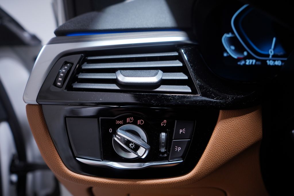 Thumbnail: 2023 BMW 5 Series - 18