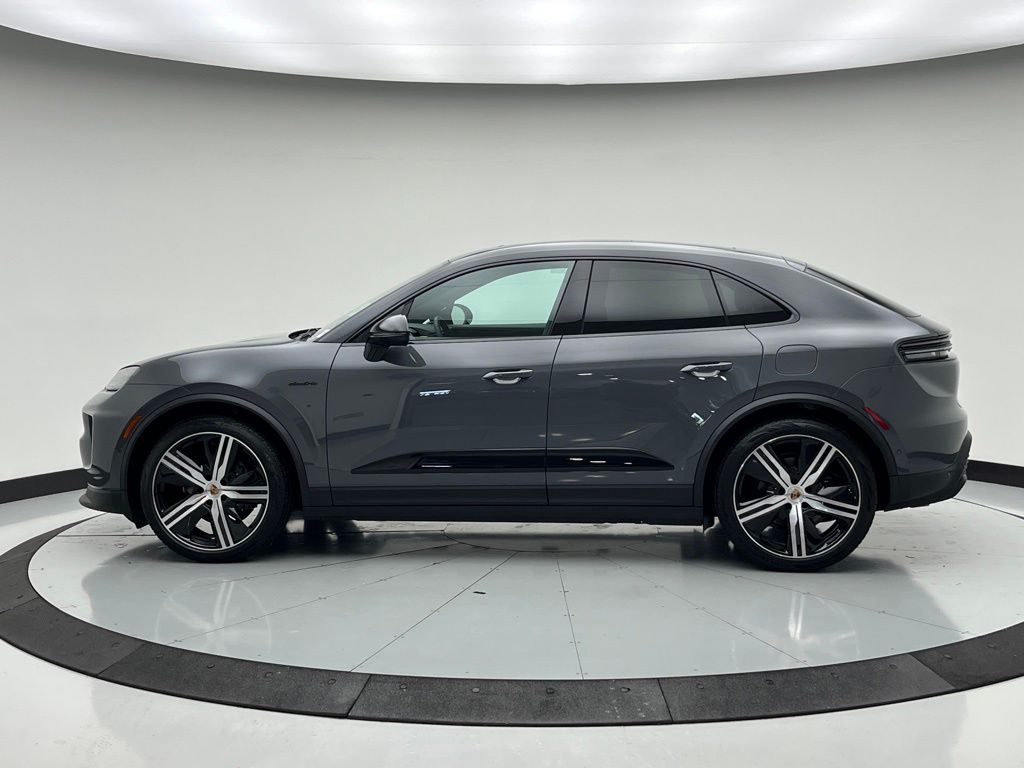 Thumbnail: 2025 Porsche Macan - 2