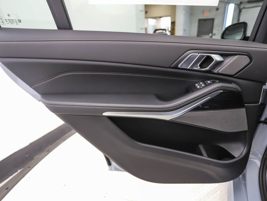 Thumbnail: 2026 BMW X7 - 21