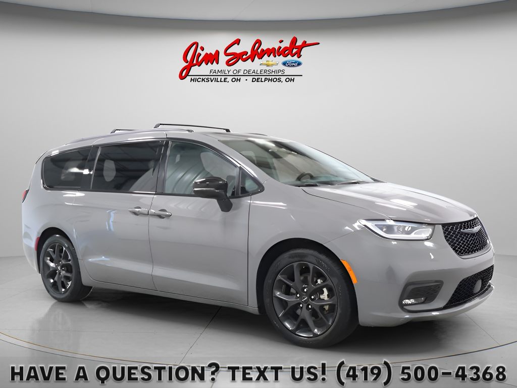 Ceramic Gray Clearcoat 2025 Chrysler Pacifica Minivan Front-Wheel Drive 9-Speed Automatic
