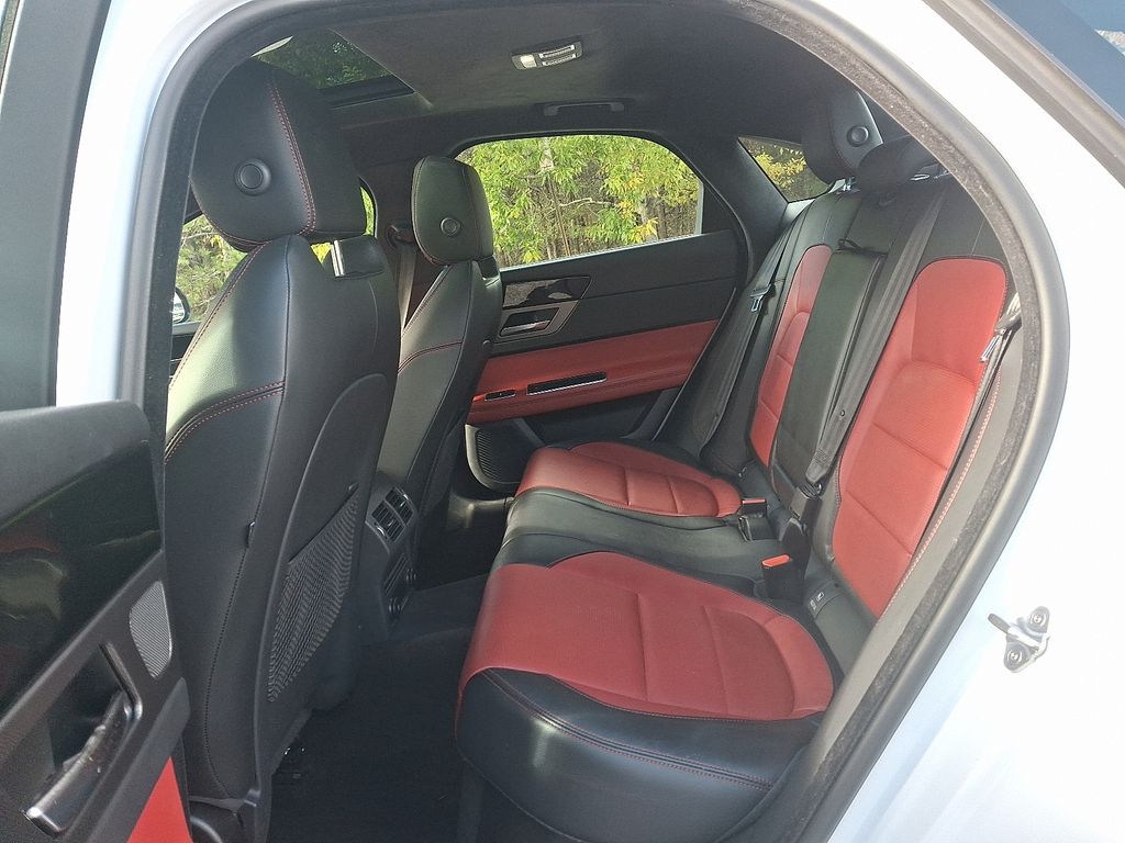 Thumbnail: 2020 Jaguar XF - 10