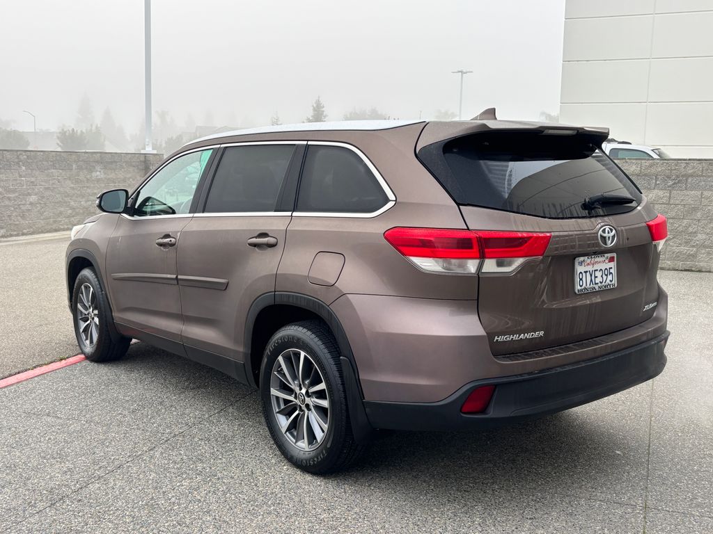 Thumbnail: 2019 Toyota Highlander - 7